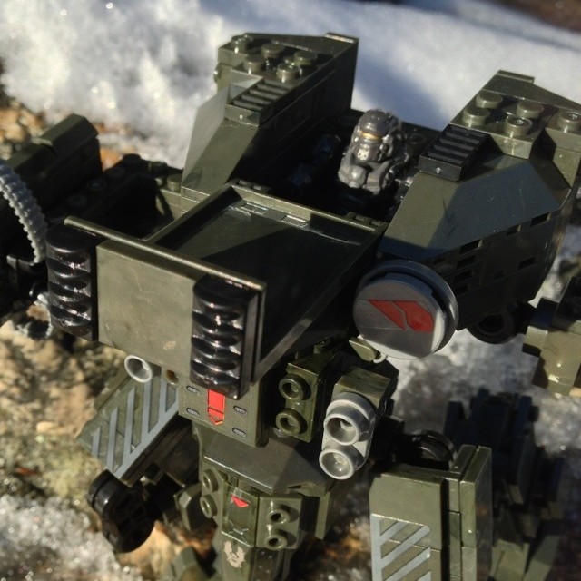 Halo Mega Bloks UNSC Mantis with Open Hatch and Spartan Warrior in