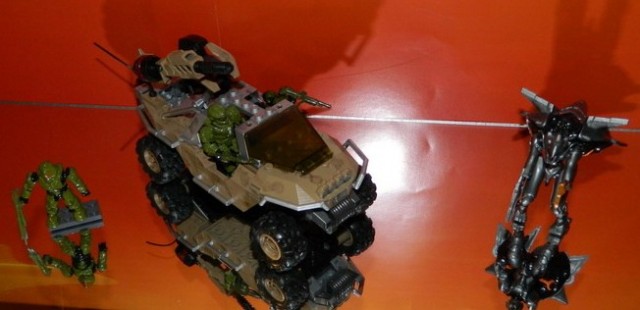 2013 Halo 4 Mega Bloks Gausshog Desert Gauss Warthog with Spartans