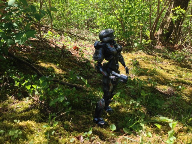 Square-Enix Sarah Palmer Play Arts Kai Halo 4 in the Wilderness