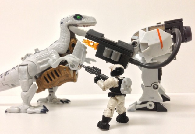 Velociraptor vs. Halo Mega Bloks UNSC Arctic Marine & Cyclops Mech