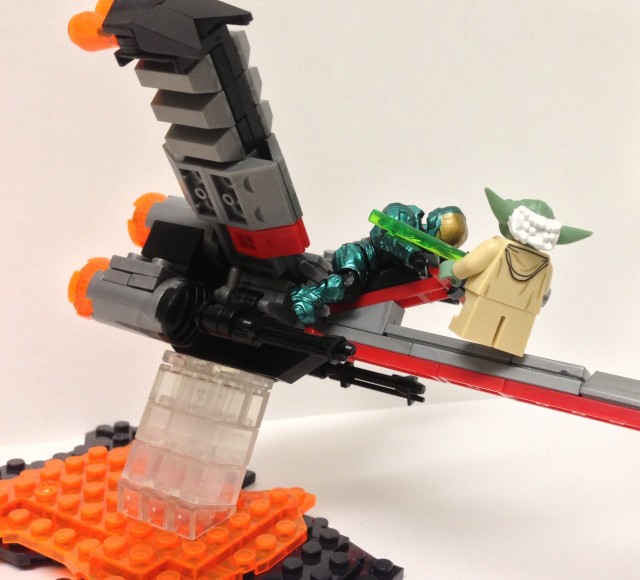 LEGO Star Wars Yoda Minifigure vs. UNSC Booster Frame Halo Mega Bloks
