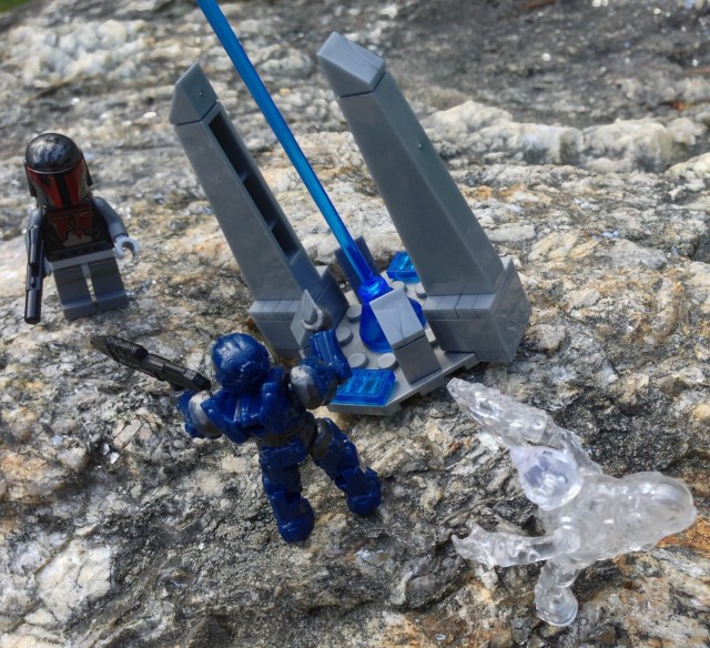 CIO Spartan Halo Mega Bloks Figure vs. LEGO Mandalorian Minifigure