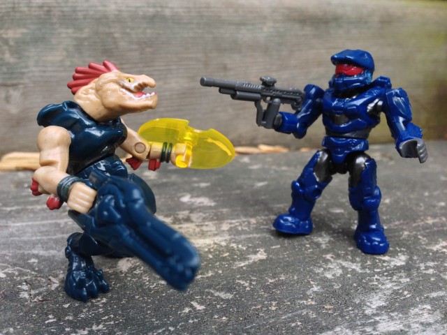 Mega Bloks Halo Storm Jackal vs. Spartan Mark VI Red Visor Figures 97102