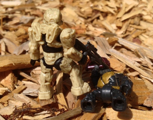 Halo Mega Bloks Desert Spartan Figure Blasts Covenant Grunt