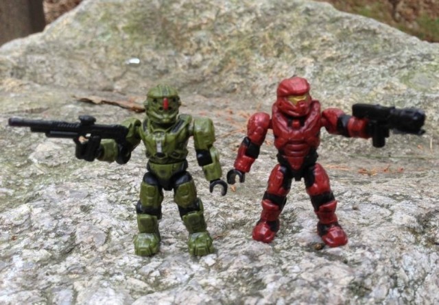 Halo Mega Bloks Spartan Engineer (Green) and Spartan Recruit (Red) Figures
