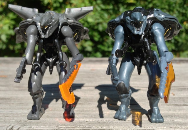 Mega Bloks Halo 4 Promethean Knight vs. Knight Lancer Figure Comparison