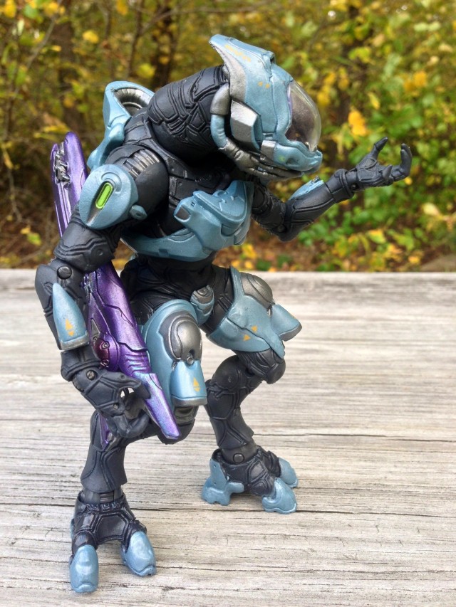 Elite Ranger with Halo 4 Beam Rifle Gun Stored on Leg