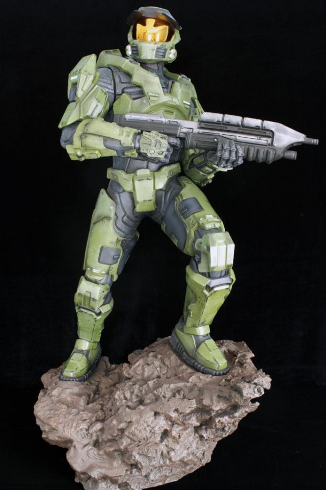 Halo Combat Evolved Master Chief Premium Format Figure with Assault Rifle