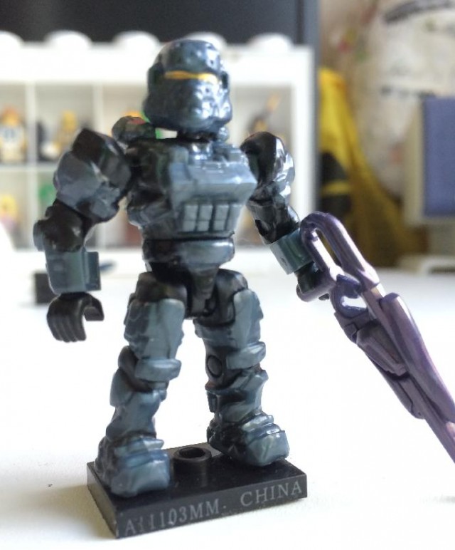 Halo Mega Bloks Series 8 Ultra Rare Stealth Spartan Soldier Figure with Covenant Carbine