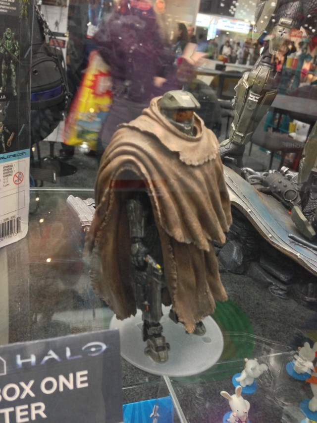 2014 Toy Fair XBox One Halo Master Chief McFarlane Figure in Robes Cloak