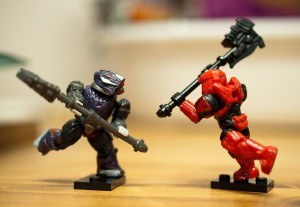 Halo Mega Bloks Series 9 Spartan CIO vs Brute Stalker Gravity Hammers