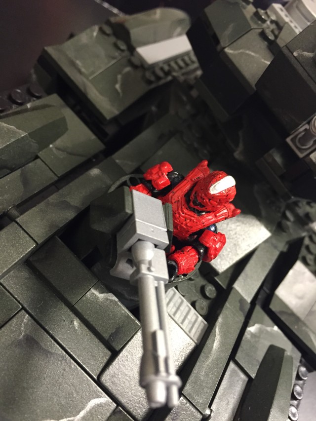 Halo 5 Mega Bloks Red Spartan Protector Figure