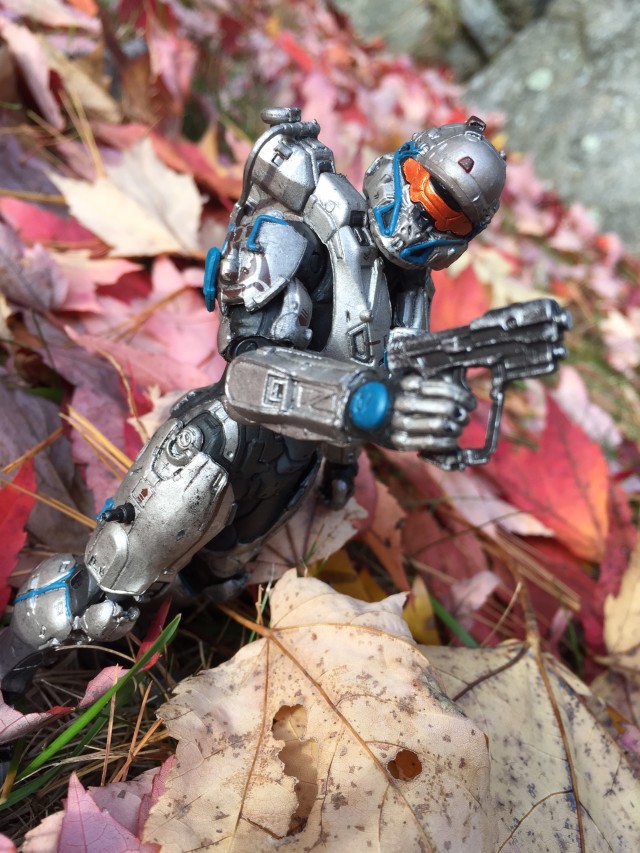 McFarlane Toys Halo 5 Guardians Spartan Tanaka Figure with Pistol