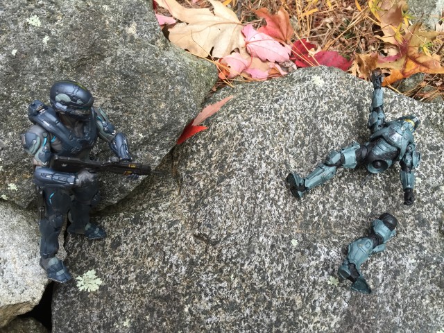 McFarlane Halo 5 Guardians Spartan Fred Leg Falls Off